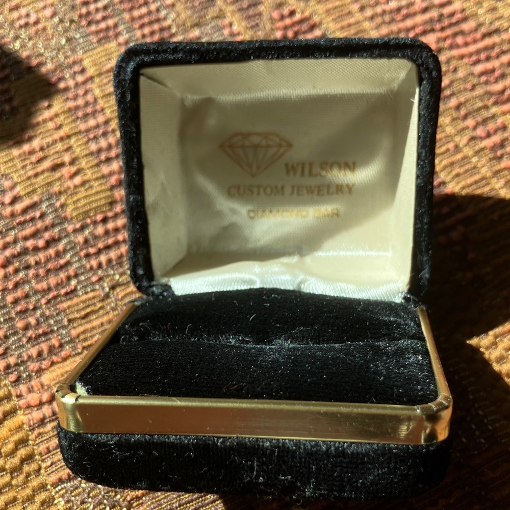 VINTAGE Wilson Custom Jewelry - Diamond Bar - Black Velvet and Gold Ring Box